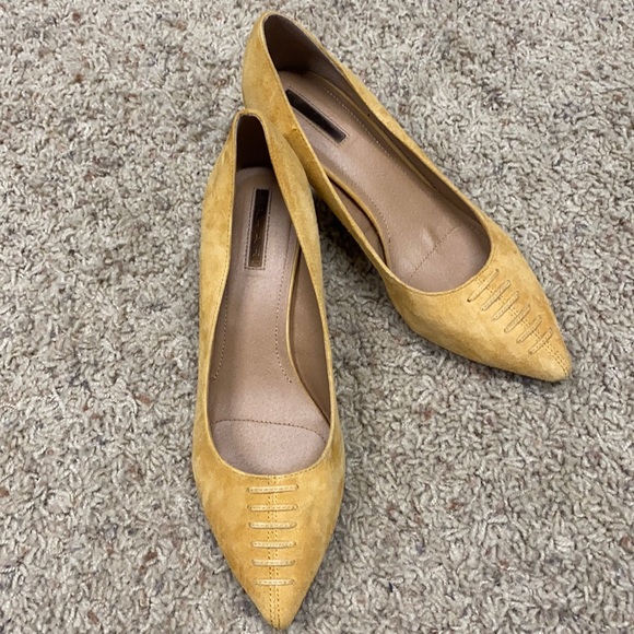 Tahari Shoes - Tahari Resolve Size 9